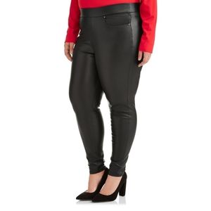 * Terra & Sky Women's 2X plus size pull On Faux Leather Skinny Jean